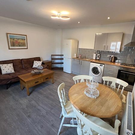 A Spacious Flat Cardiff Exterior foto