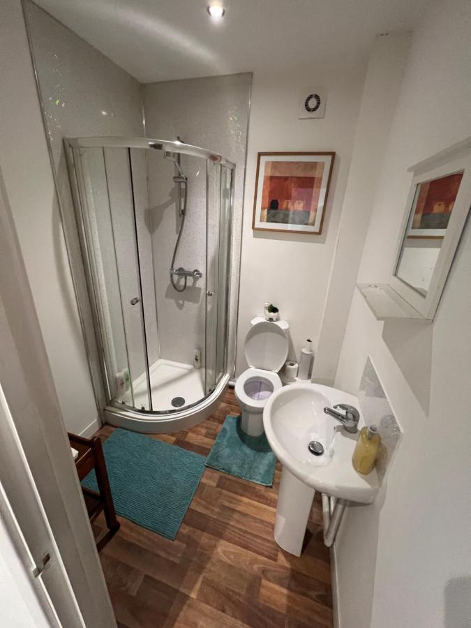 A Spacious Flat Cardiff Exterior foto