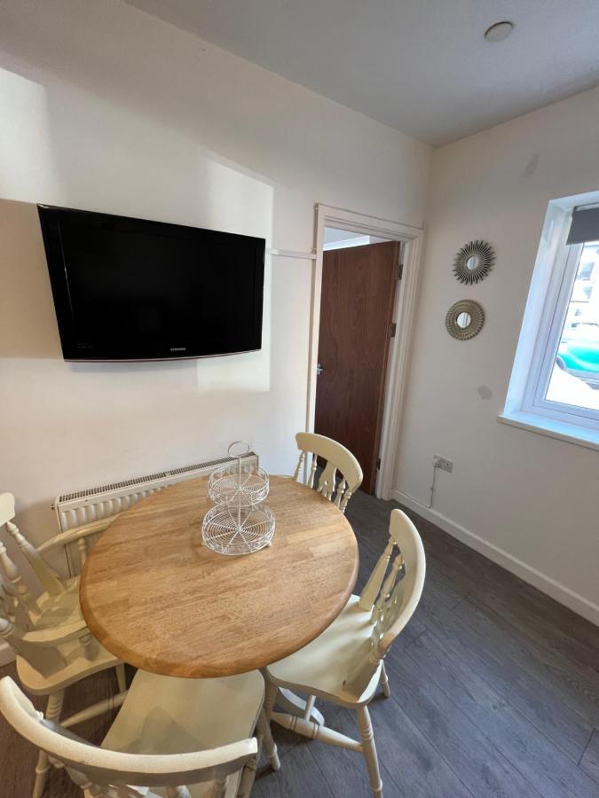 A Spacious Flat Cardiff Exterior foto