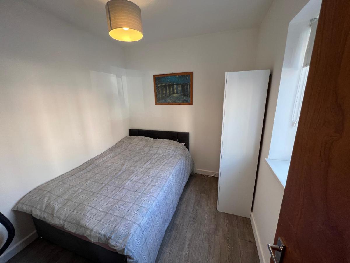 A Spacious Flat Cardiff Exterior foto
